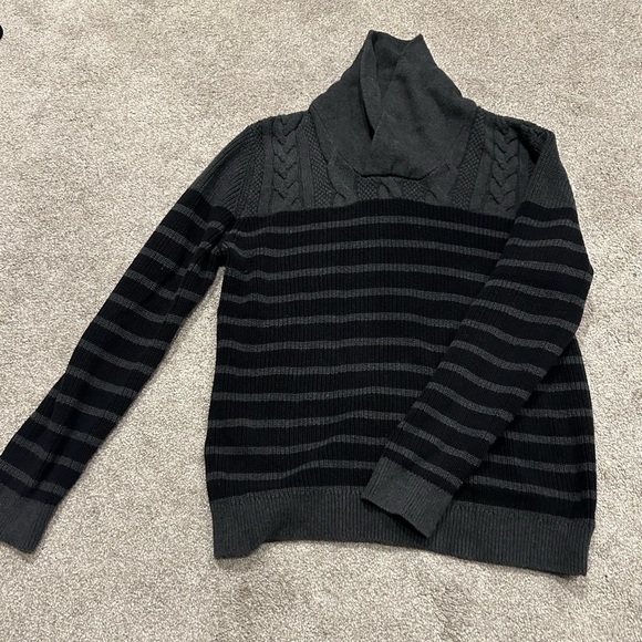 Men’s Express Sweater - Picture 2 of 2